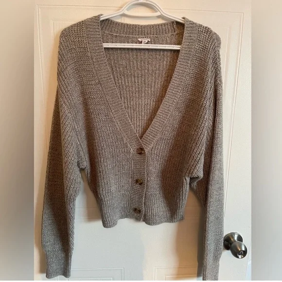 Grey Cardigan 🩶 - Picture 3 of 4